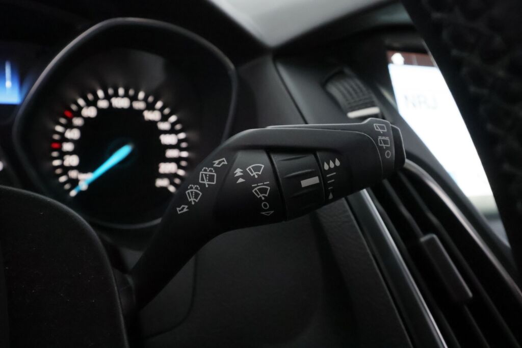 Ford Focus 2017 Valkoinen