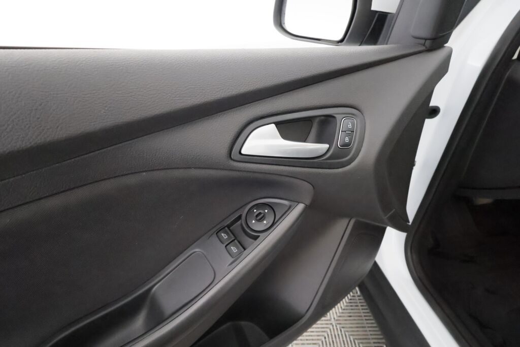 Ford Focus 2017 Valkoinen