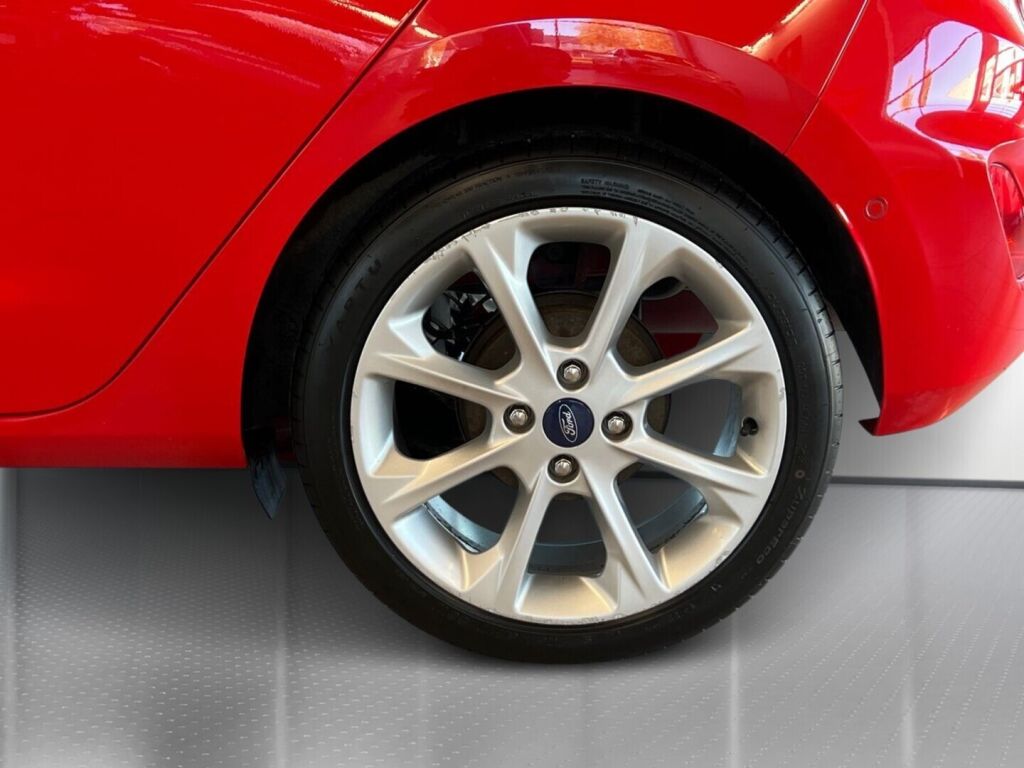 Ford Fiesta 2017 Punainen
