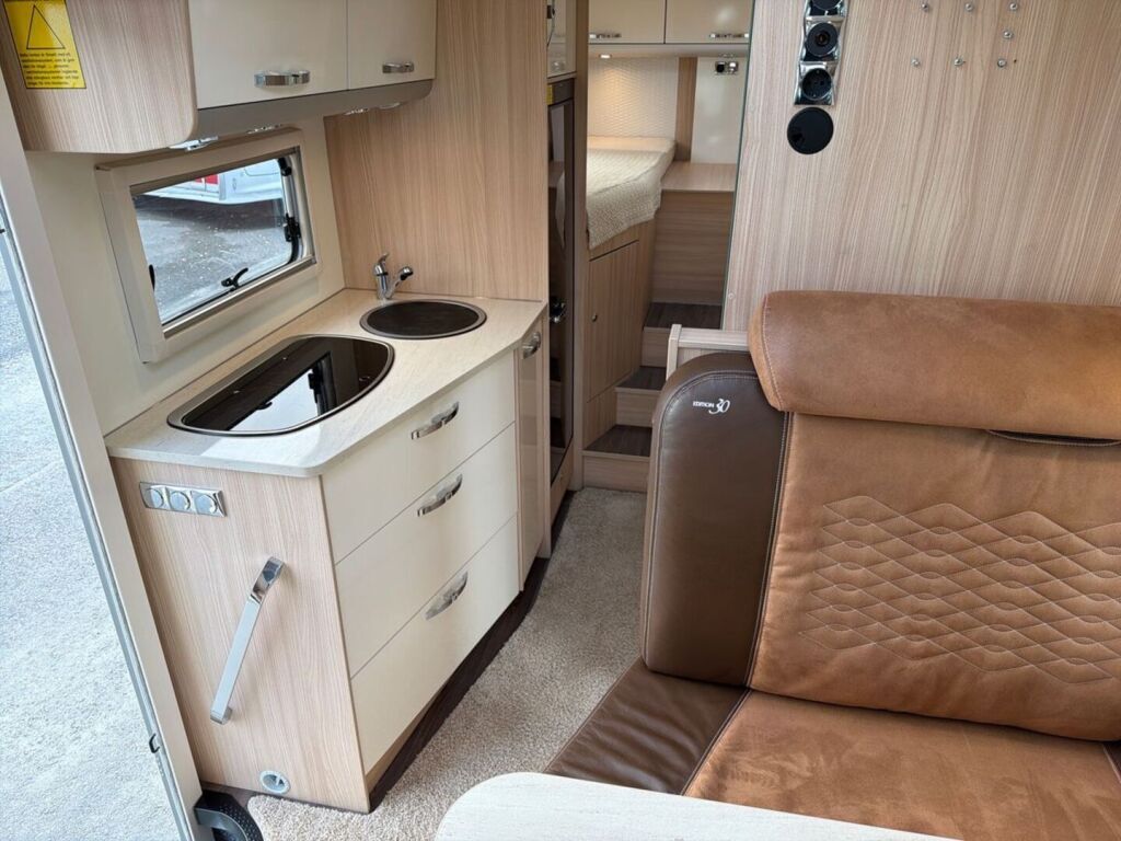 Bürstner NEXXO T690G 2017 Valkoinen
