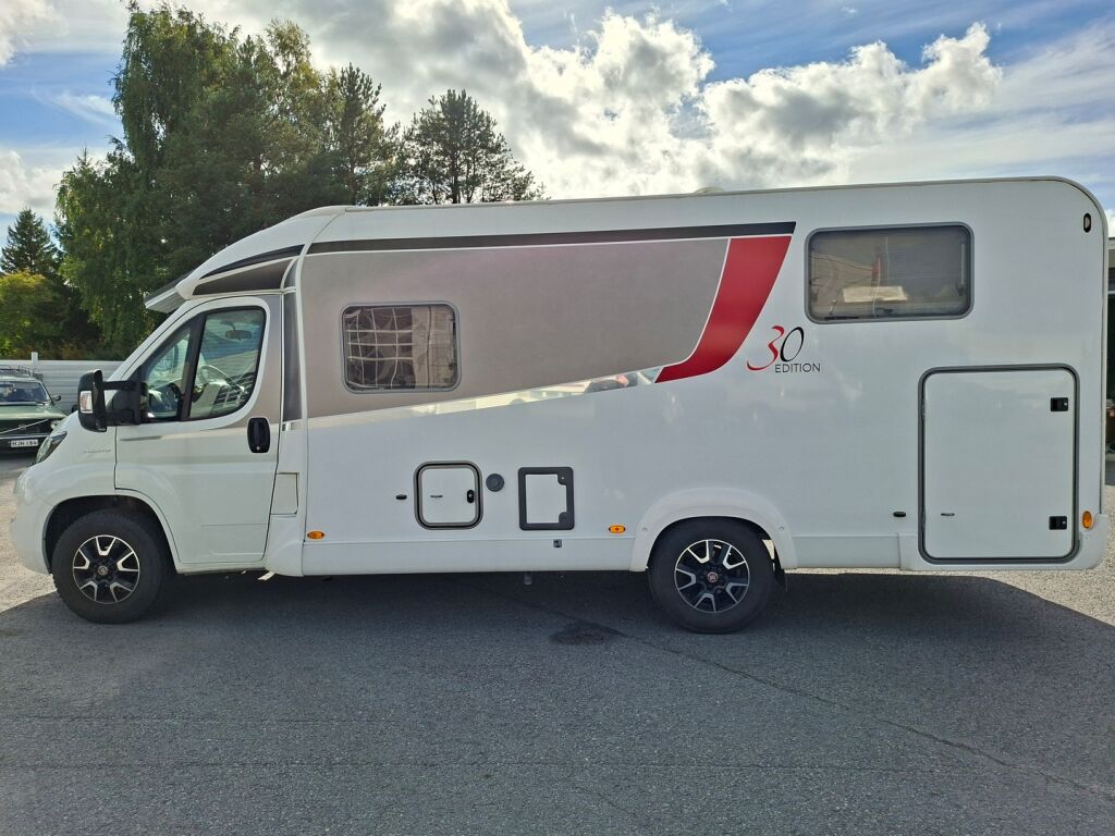 Bürstner NEXXO T690G 2017 Valkoinen
