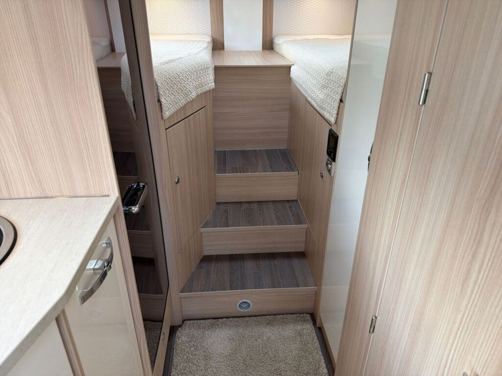 Bürstner NEXXO T690G 2017 Valkoinen