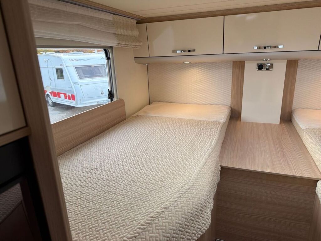 Bürstner NEXXO T690G 2017 Valkoinen