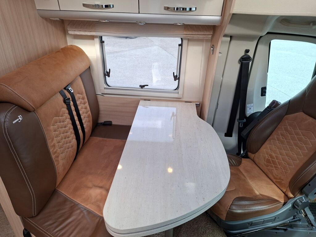 Bürstner NEXXO T690G 2017 Valkoinen