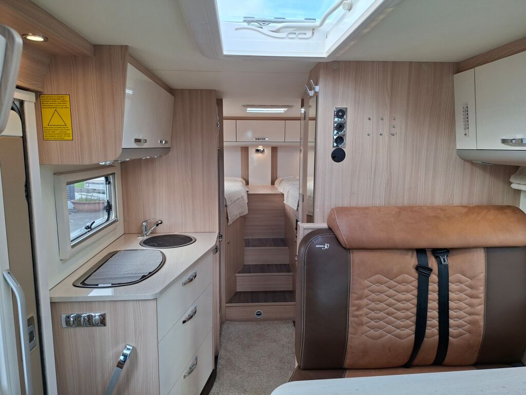 Bürstner NEXXO T690G 2017 Valkoinen