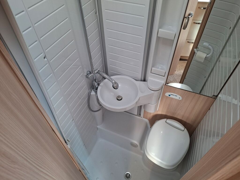 Bürstner NEXXO T690G 2017 Valkoinen