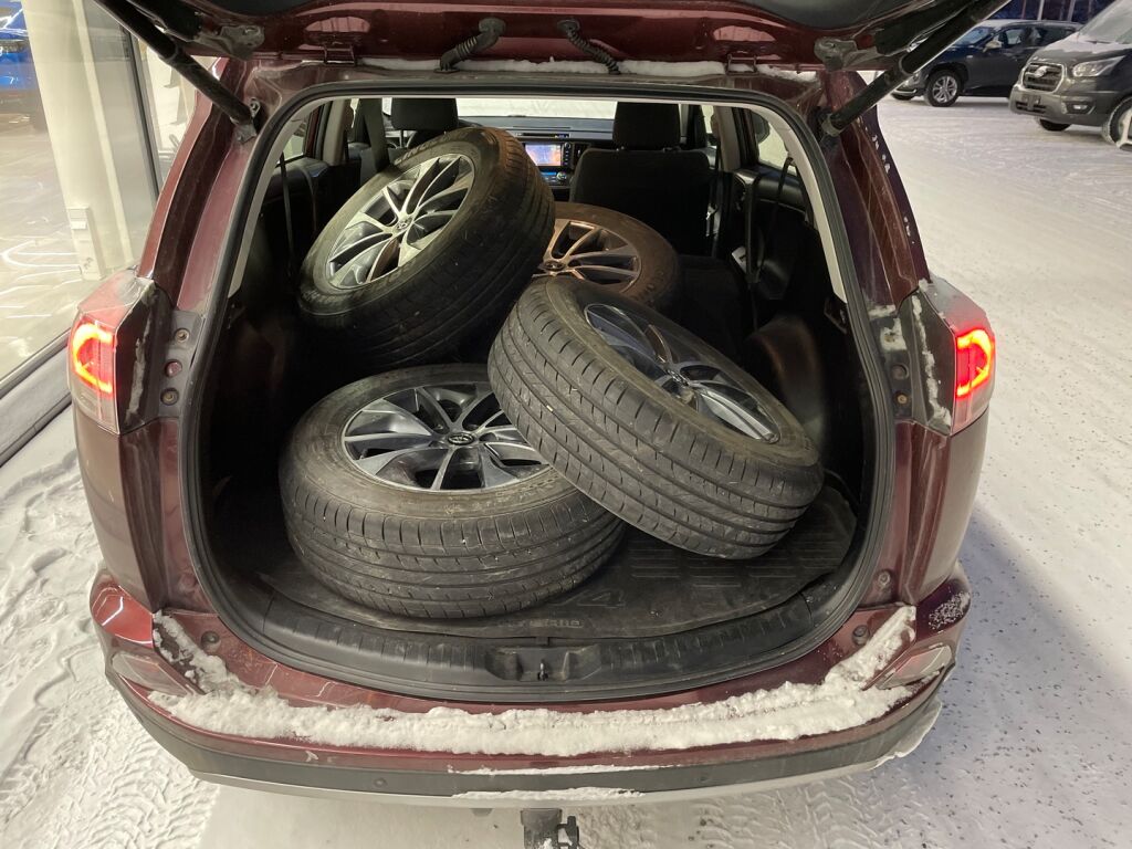 Toyota RAV4 2017 Punainen