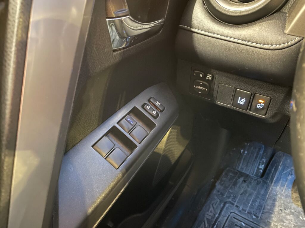 Toyota RAV4 2017 Punainen