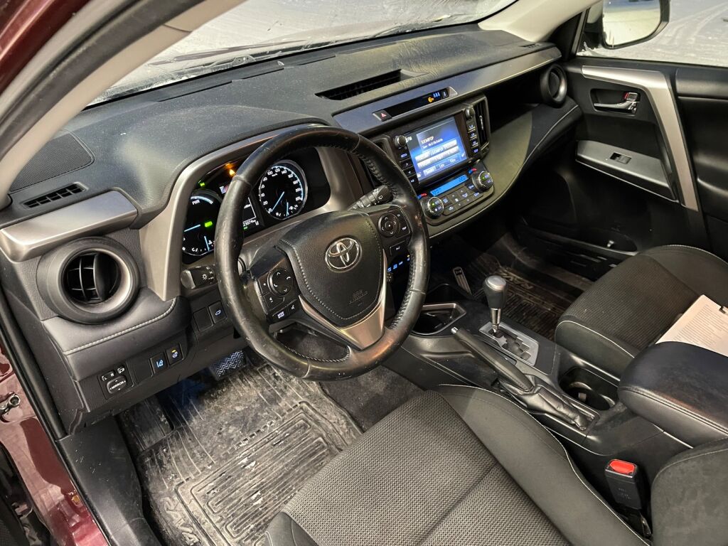 Toyota RAV4 2017 Punainen