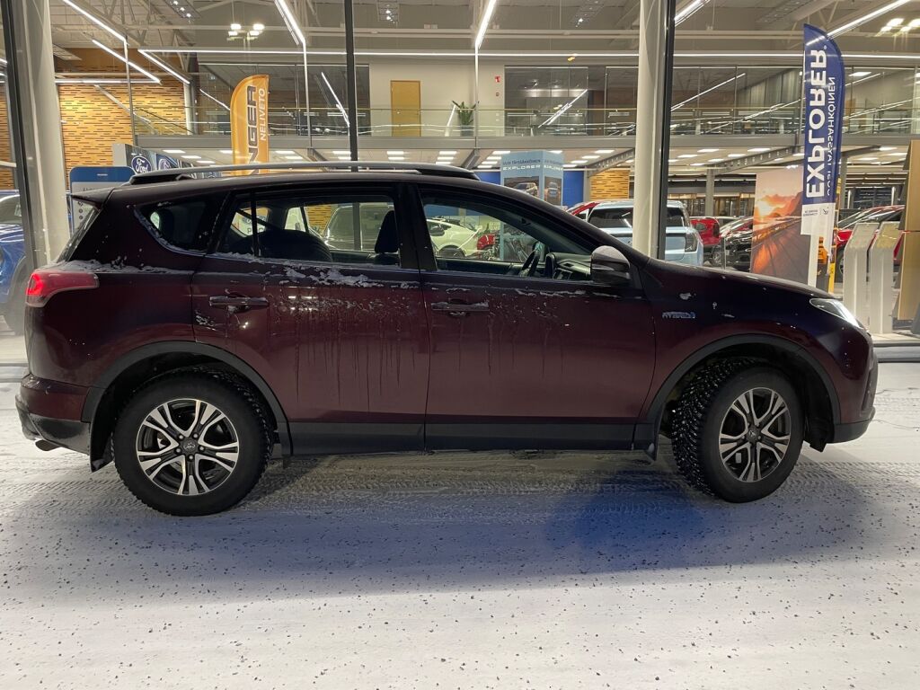 Toyota RAV4 2017 Punainen
