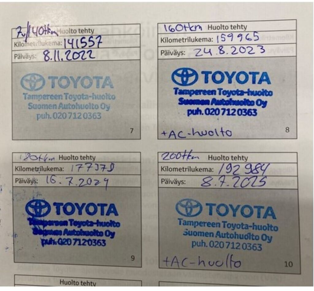 Toyota Avensis 2017 Metallinhohto Punainen