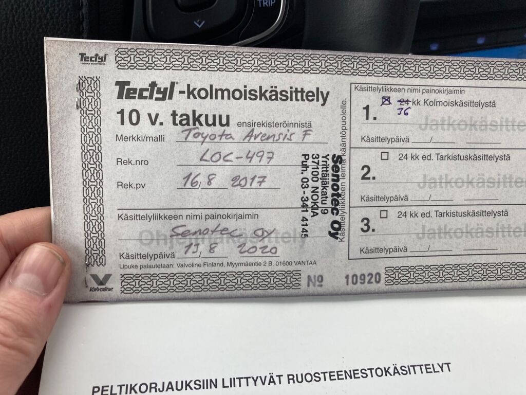 Toyota Avensis 2017 Metallinhohto Punainen