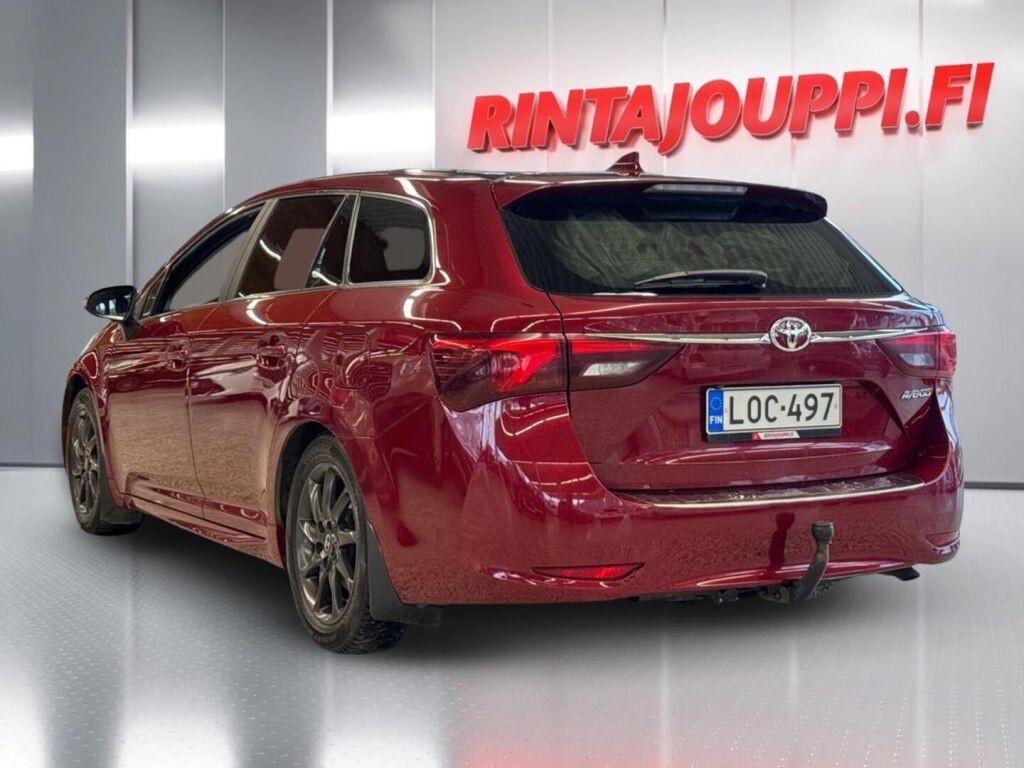 Toyota Avensis 2017 Metallinhohto Punainen
