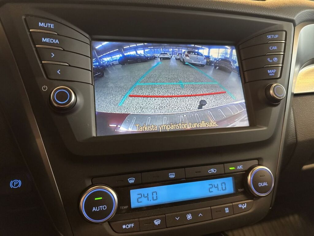 Toyota Avensis 2017 Metallinhohto Punainen