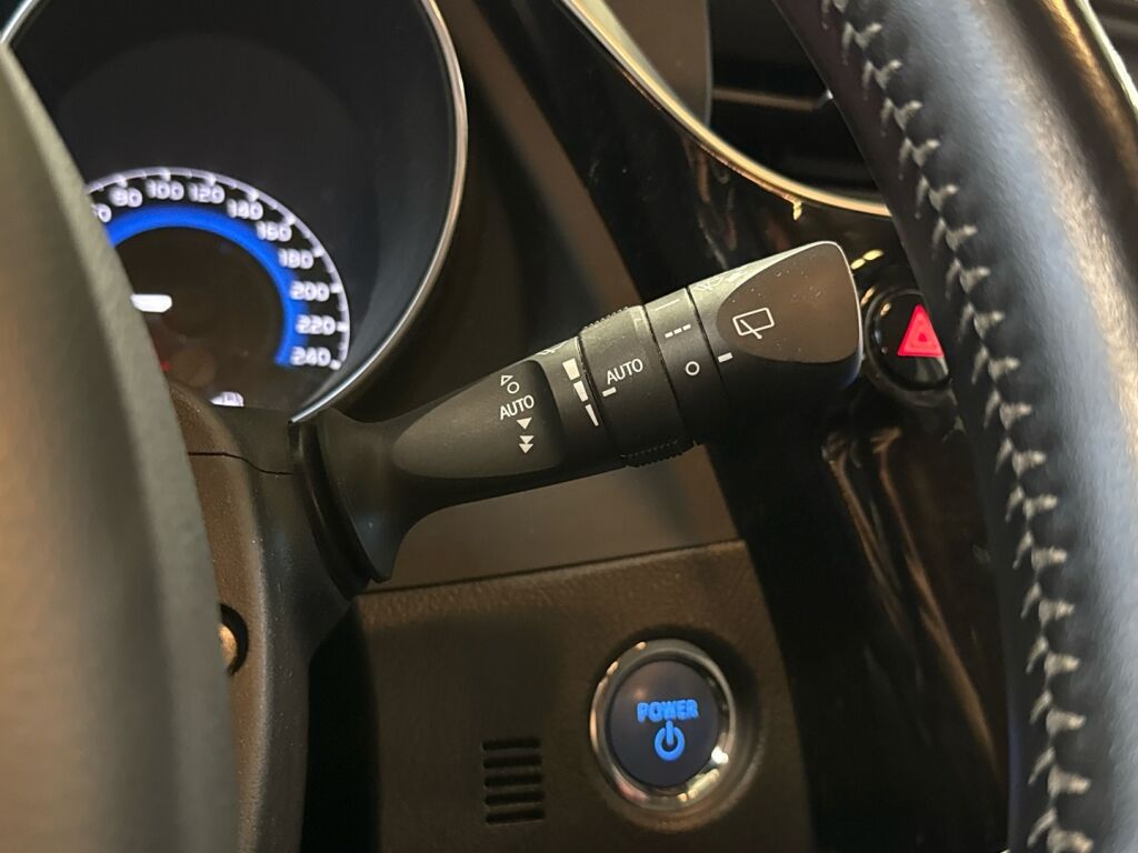 Toyota Auris 2017 Punainen