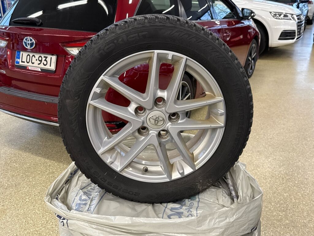 Toyota Auris 2017 Punainen