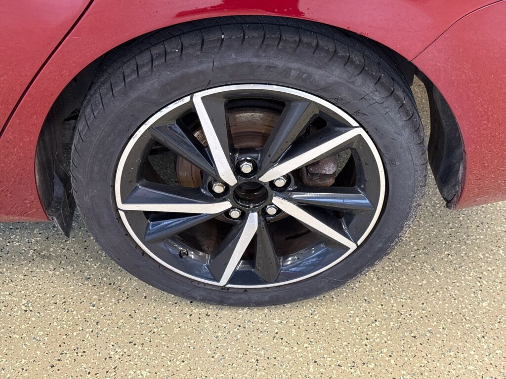 Toyota Auris 2017 Punainen