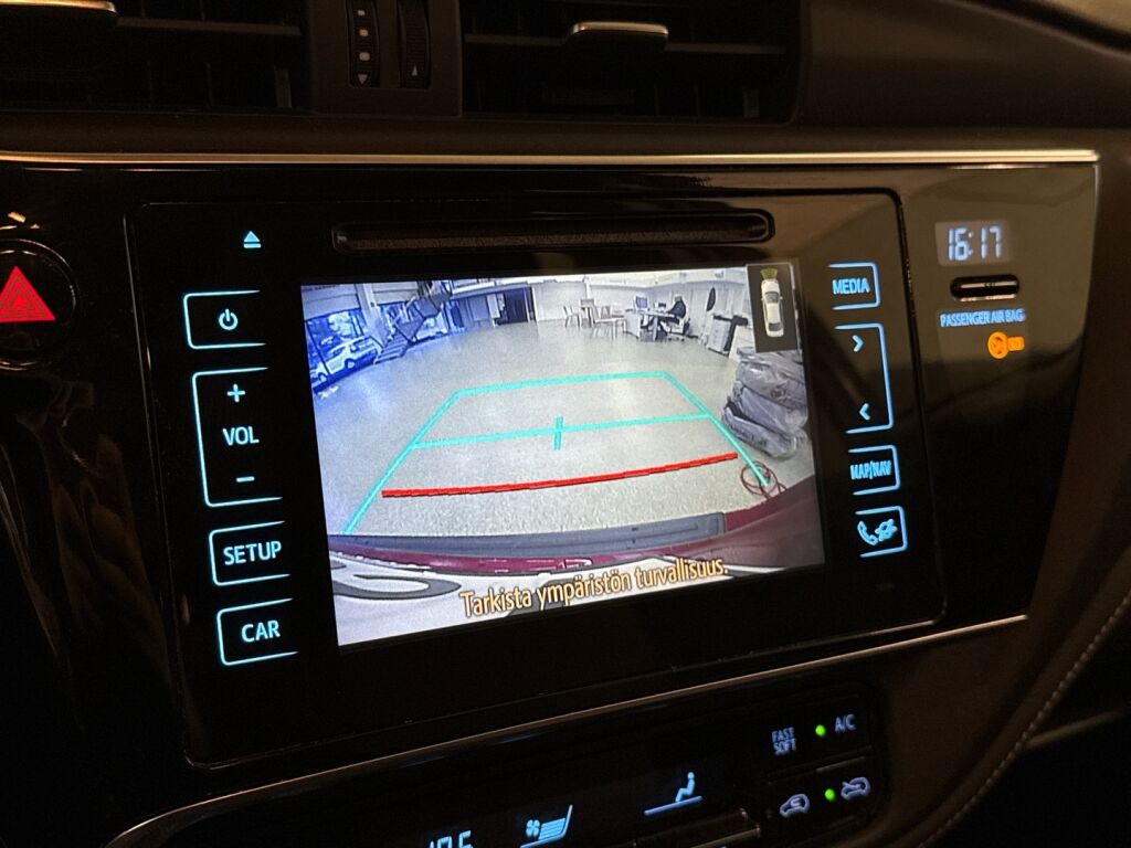 Toyota Auris 2017 Punainen