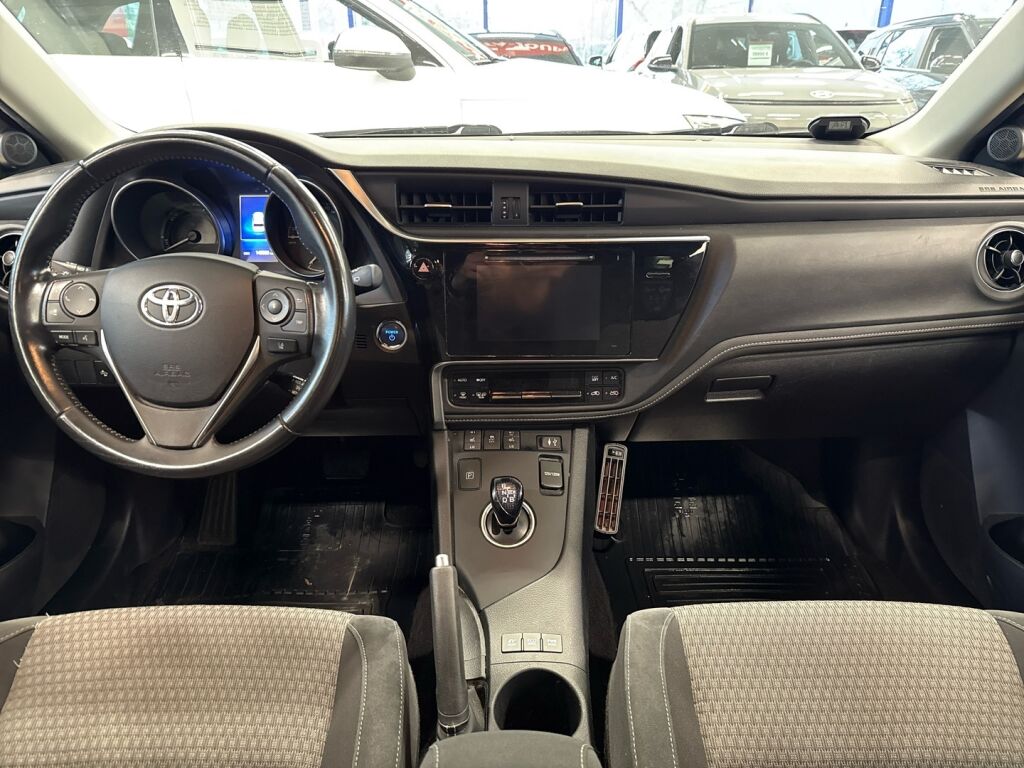 Toyota Auris 2017 Punainen