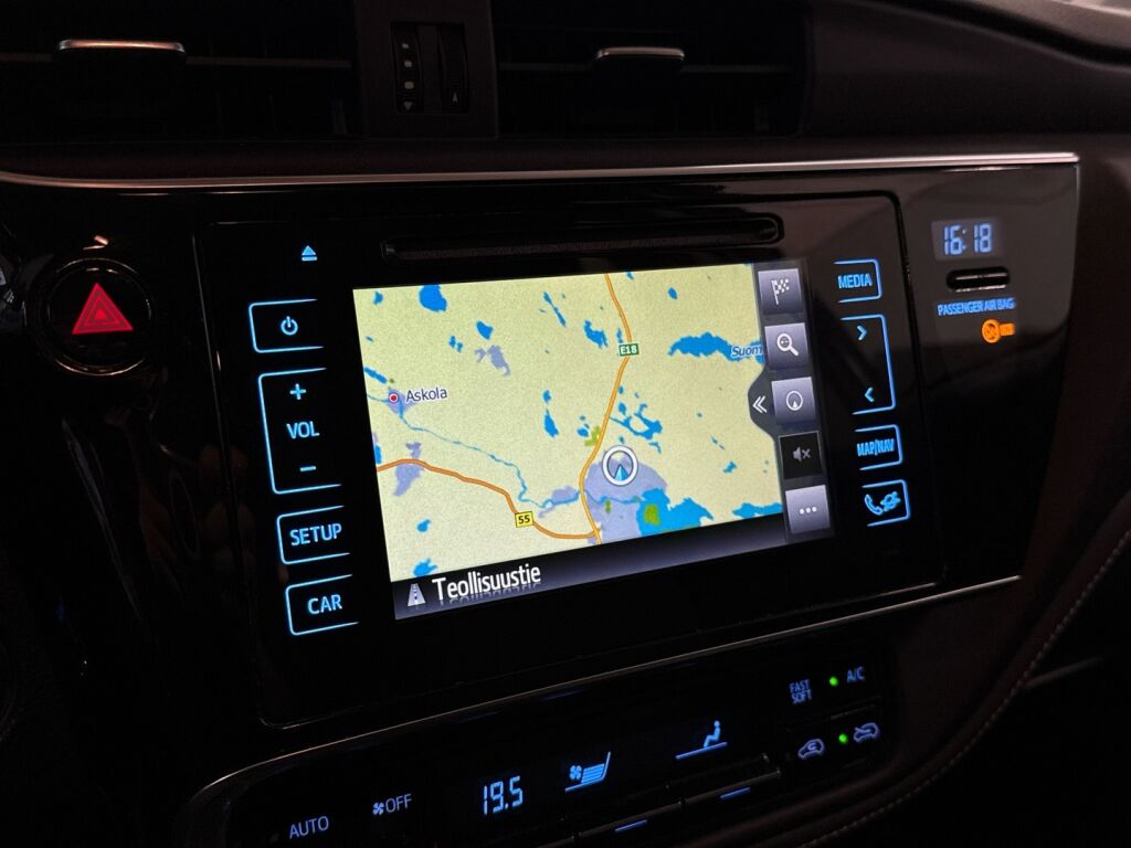 Toyota Auris 2017 Punainen