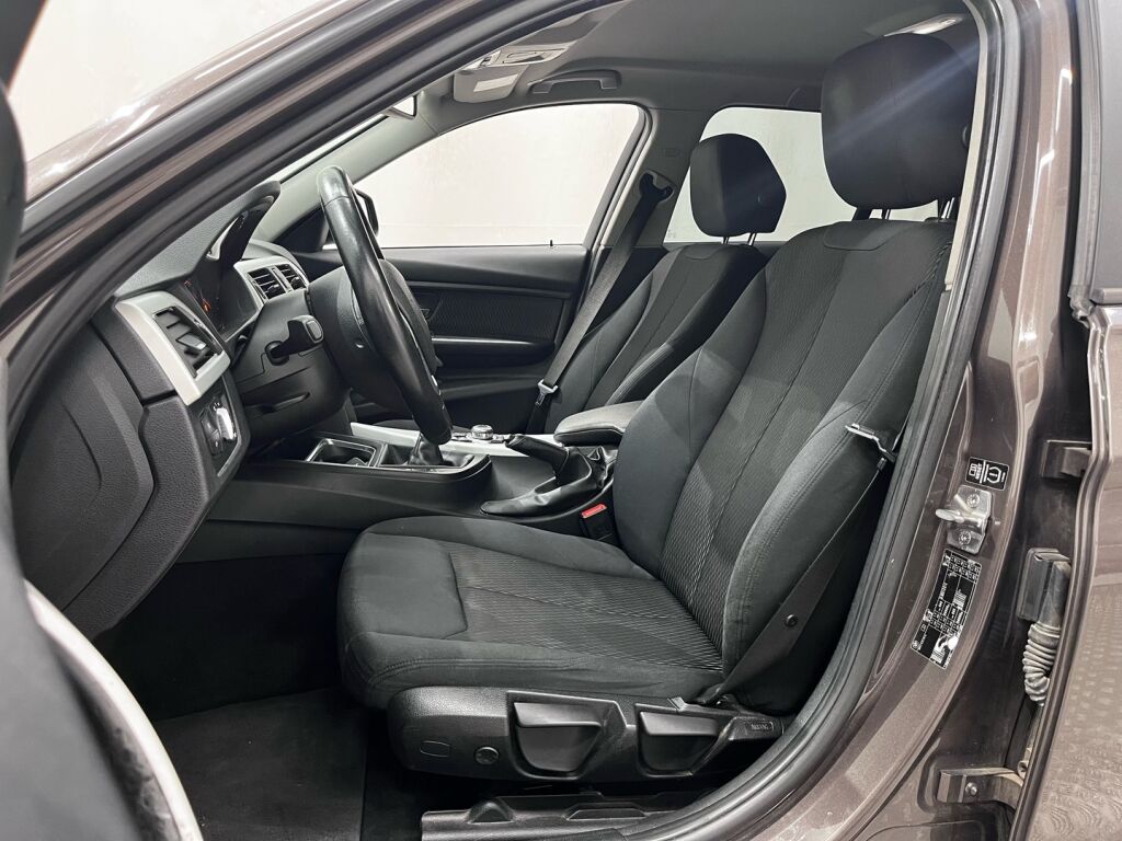 BMW 320 2012 Ruskea (beige)