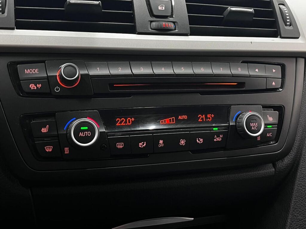 BMW 320 2012 Ruskea (beige)