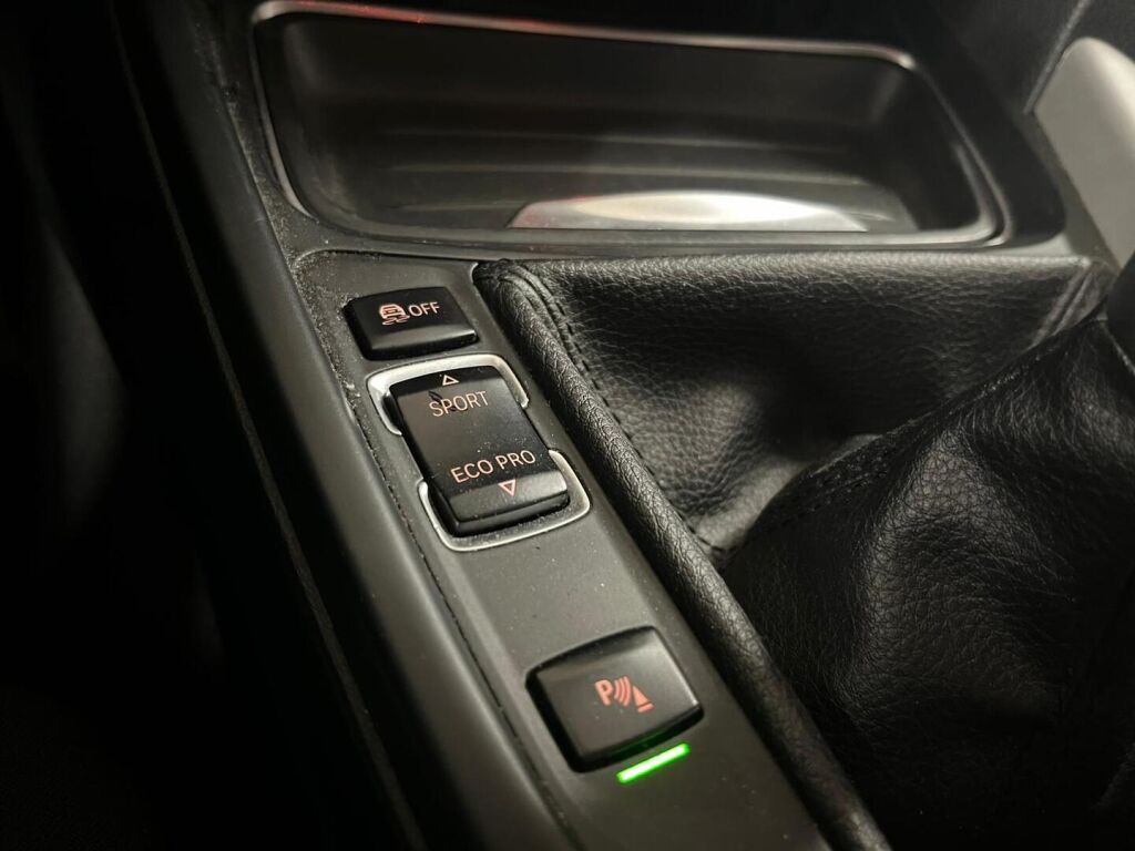 BMW 320 2012 Ruskea (beige)