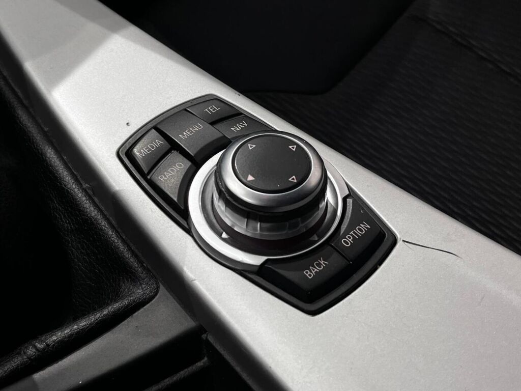 BMW 320 2012 Ruskea (beige)