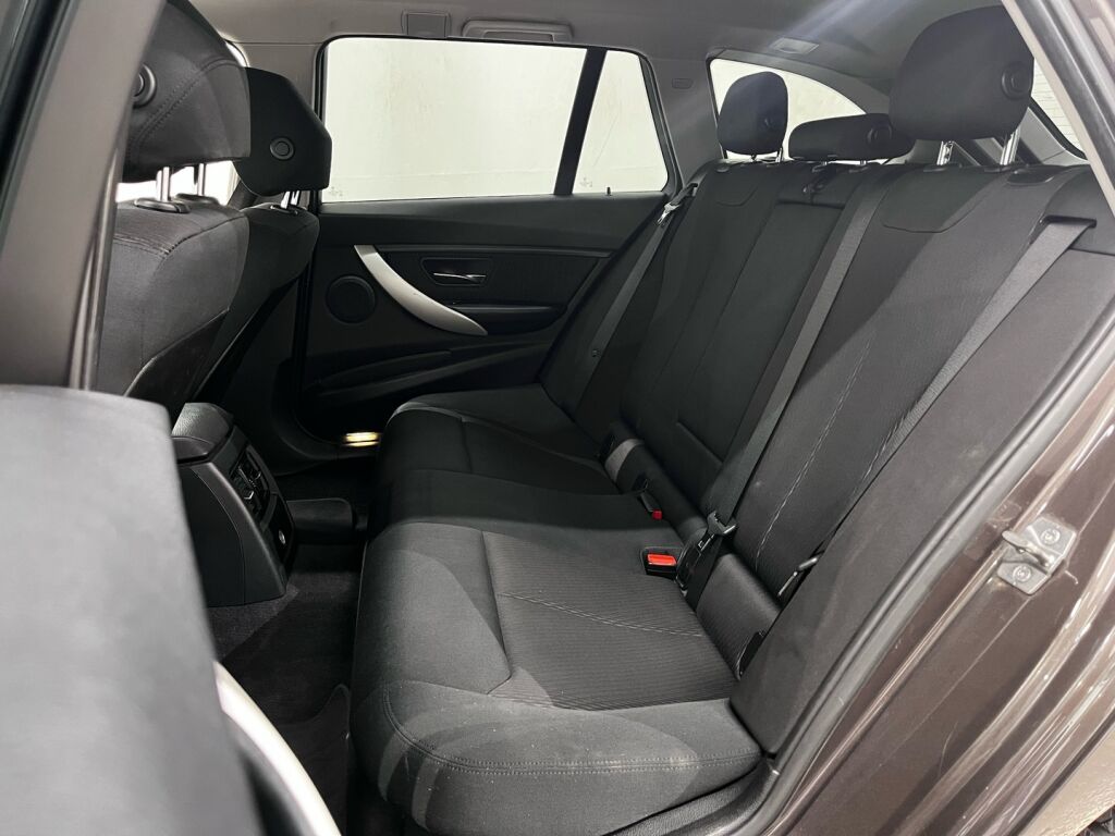 BMW 320 2012 Ruskea (beige)