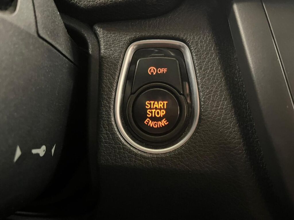 BMW 320 2012 Ruskea (beige)