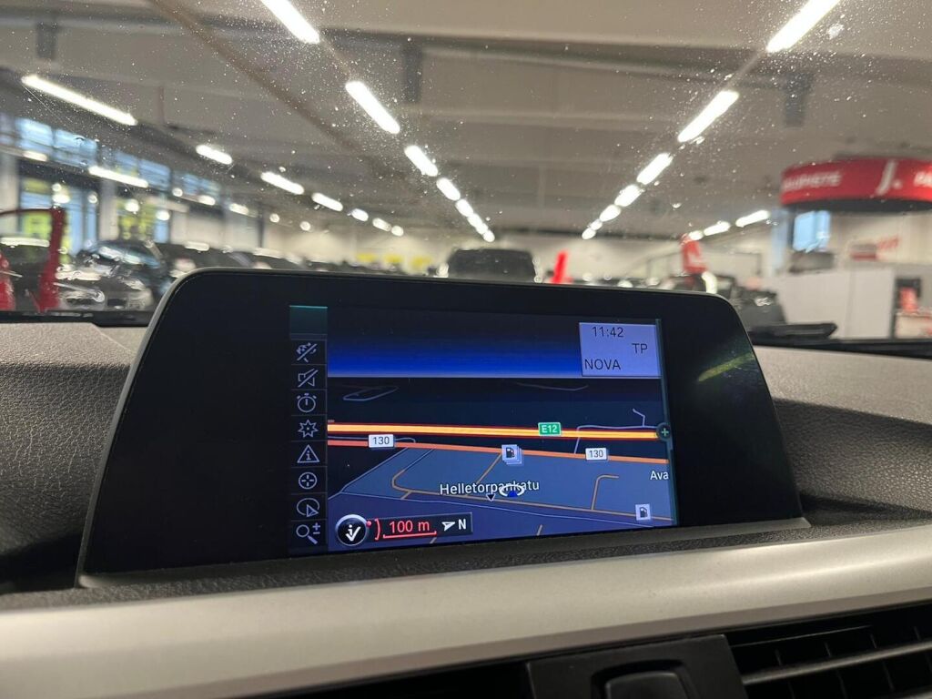 BMW 320 2012 Ruskea (beige)