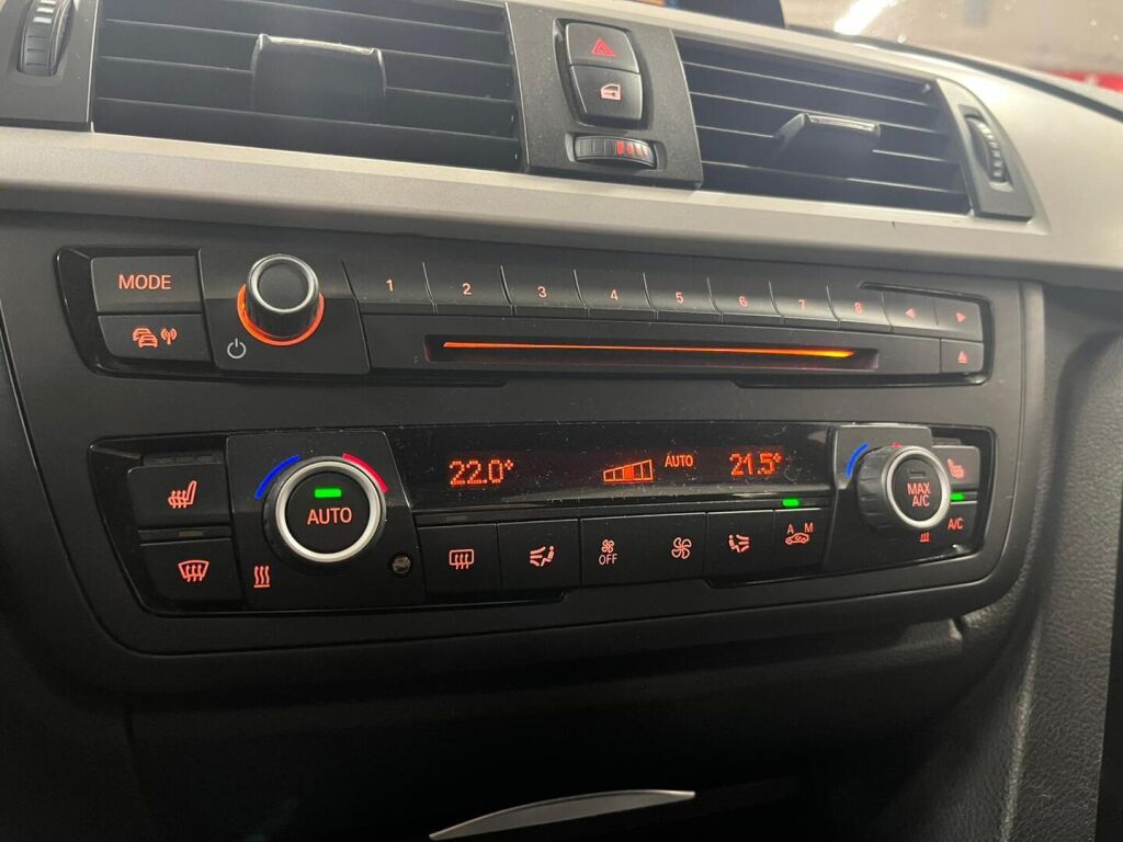 BMW 320 2012 Ruskea (beige)