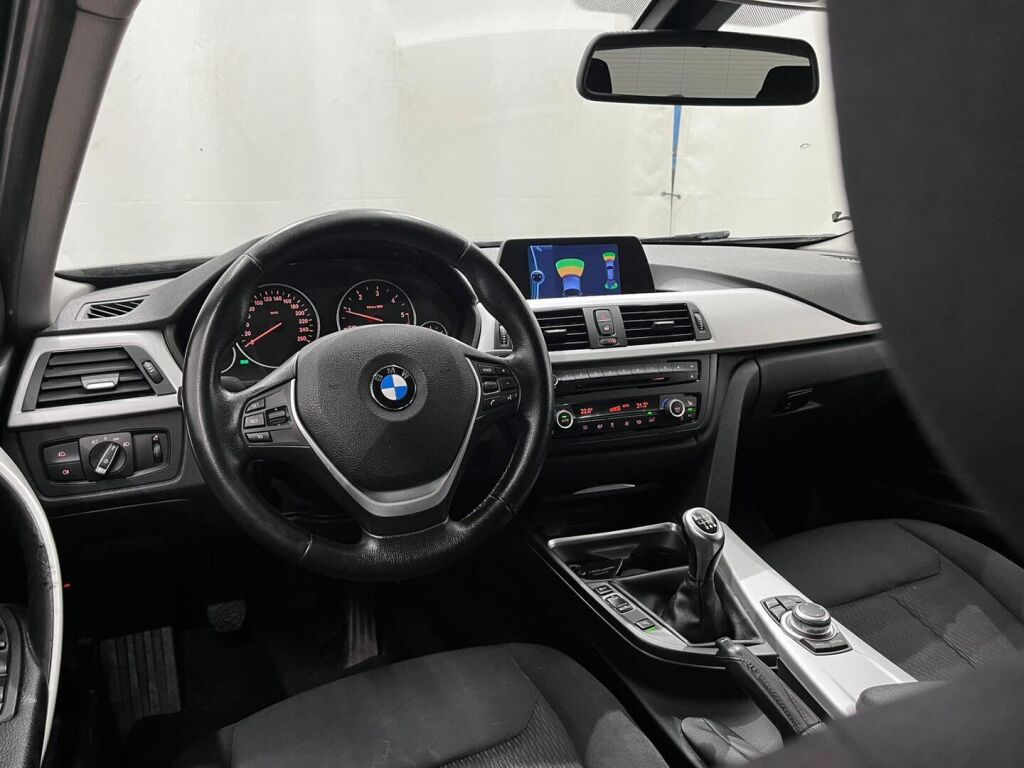BMW 320 2012 Ruskea (beige)