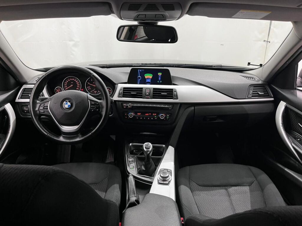 BMW 320 2012 Ruskea (beige)