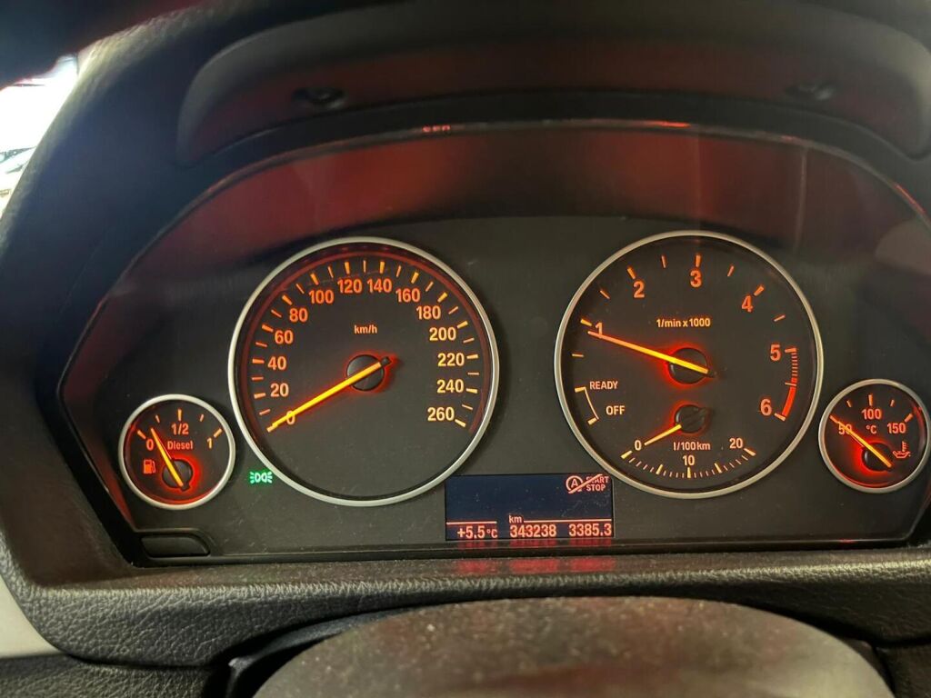 BMW 320 2012 Ruskea (beige)