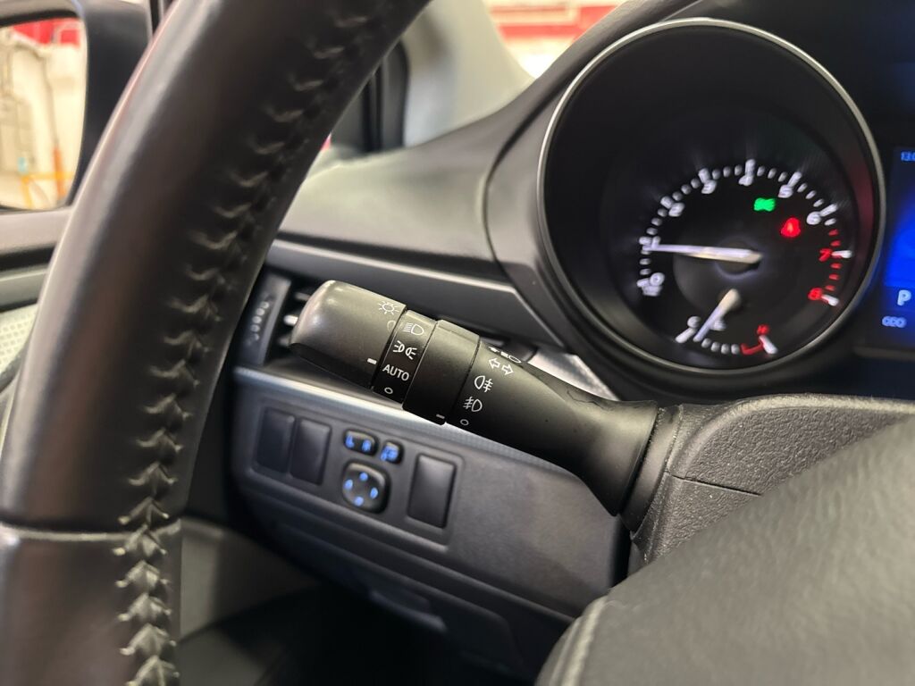 Toyota Avensis 2017 Sininen