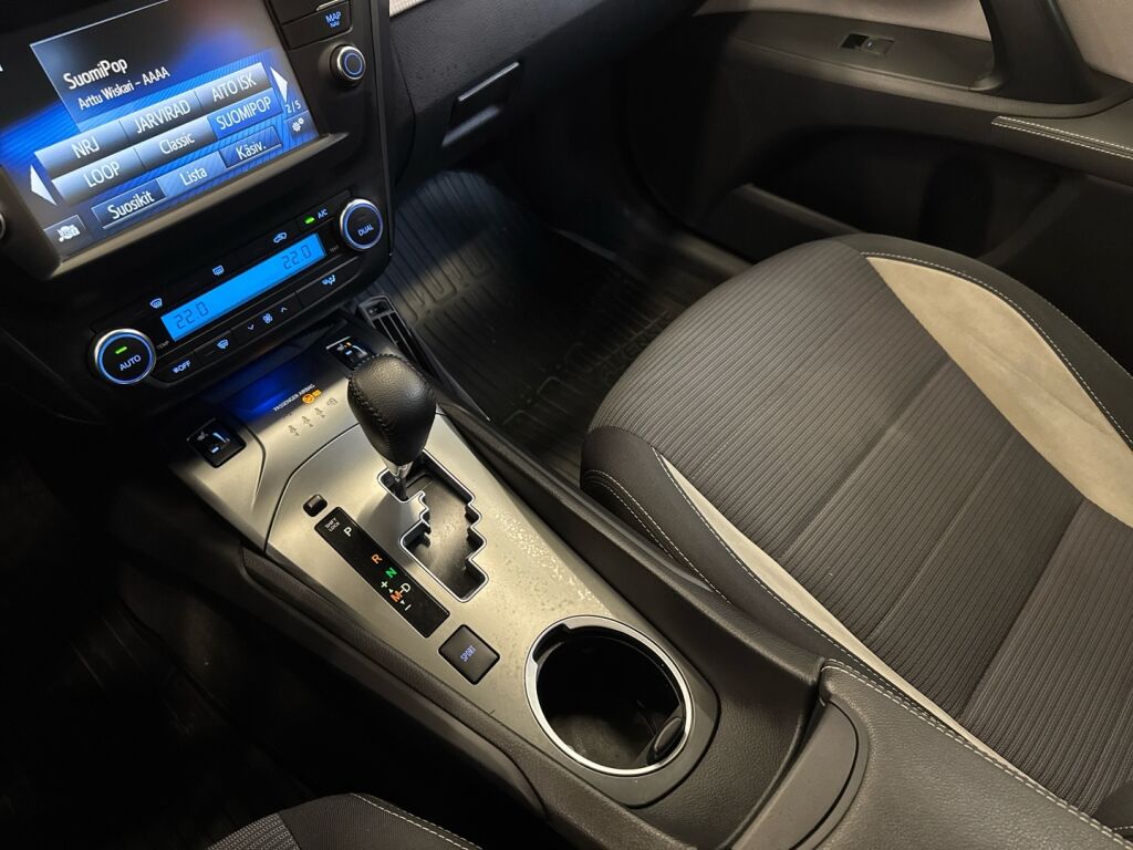 Toyota Avensis 2017 Sininen