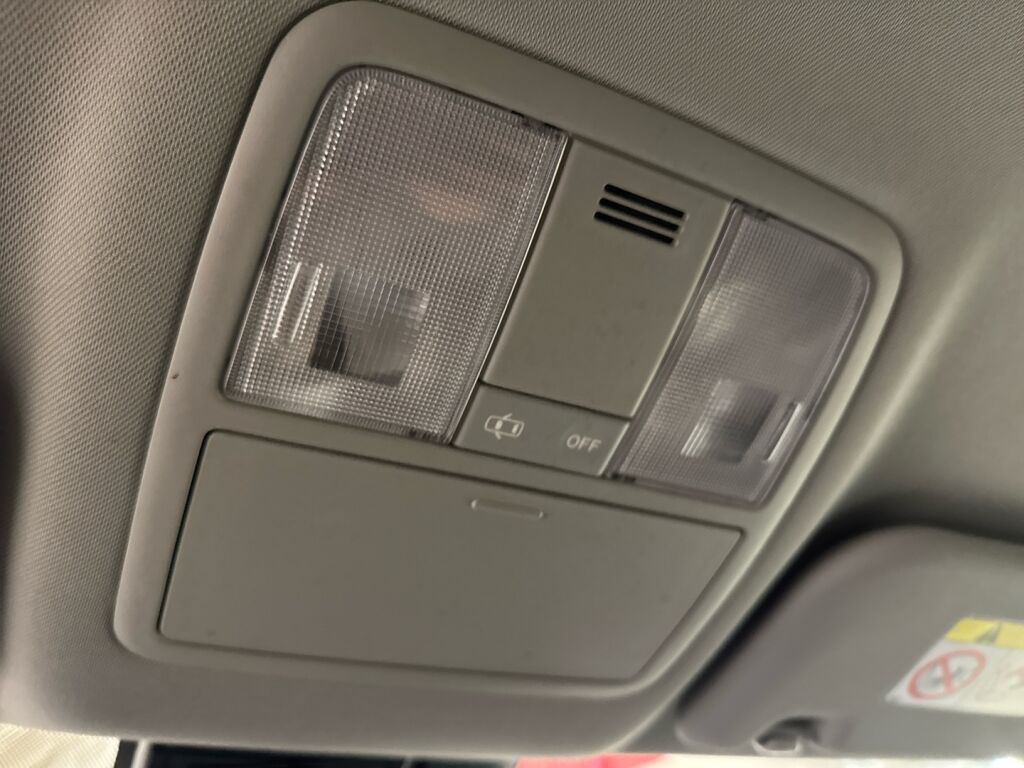 Toyota Avensis 2017 Sininen