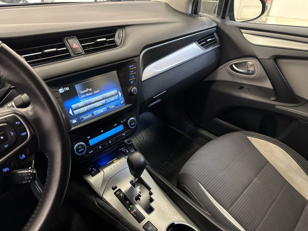 Toyota Avensis 2017 Sininen