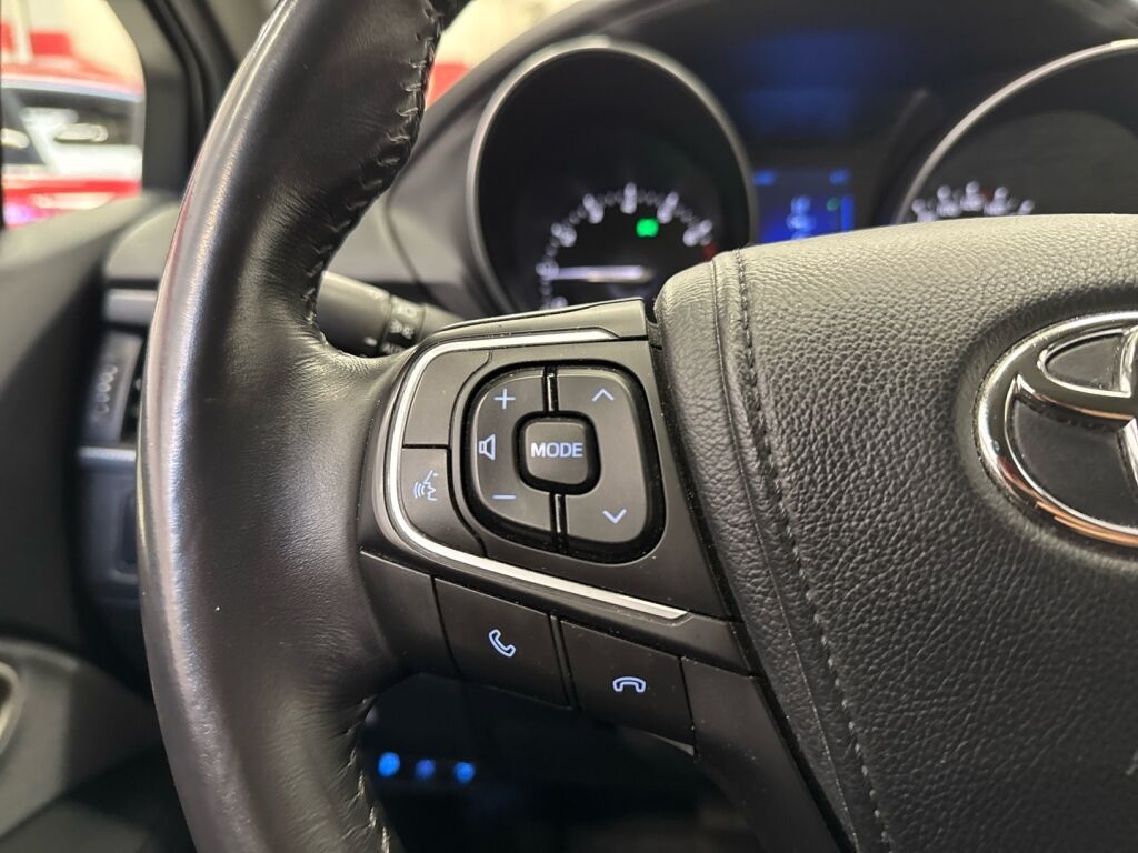 Toyota Avensis 2017 Sininen