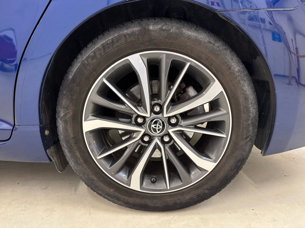 Toyota Avensis 2017 Sininen