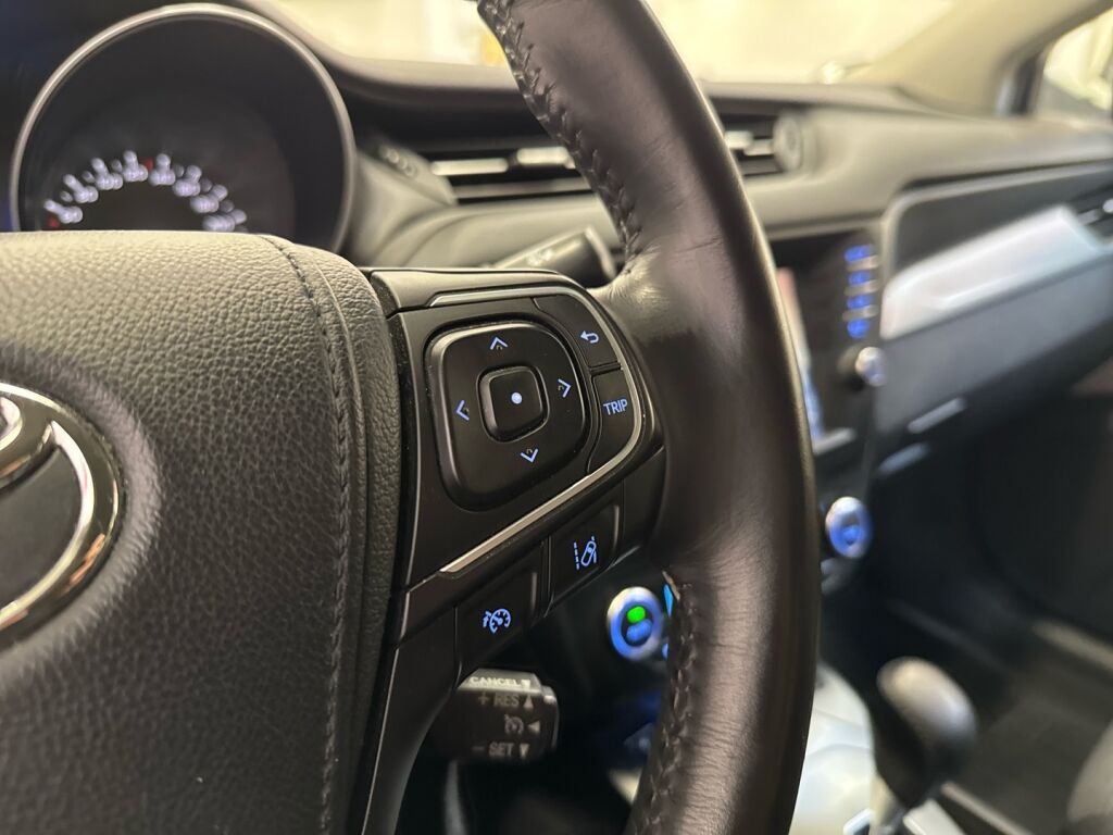 Toyota Avensis 2017 Sininen