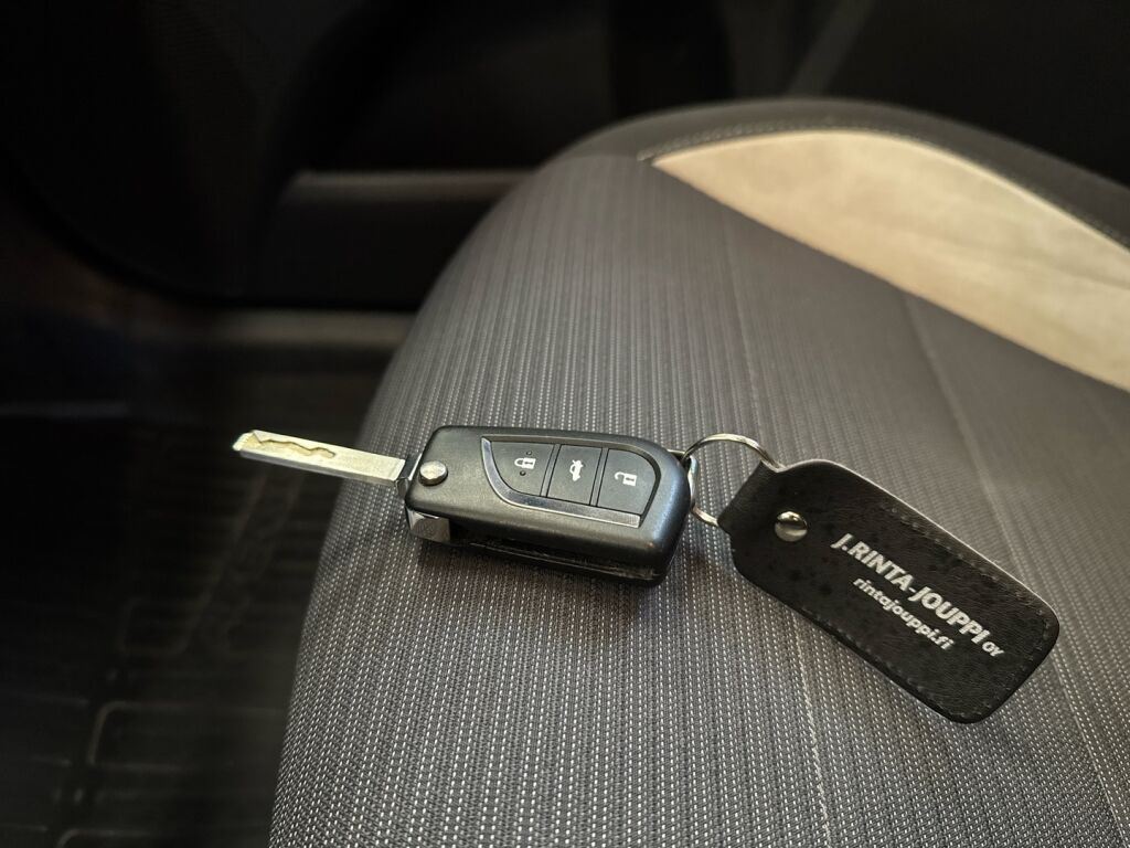 Toyota Avensis 2017 Sininen