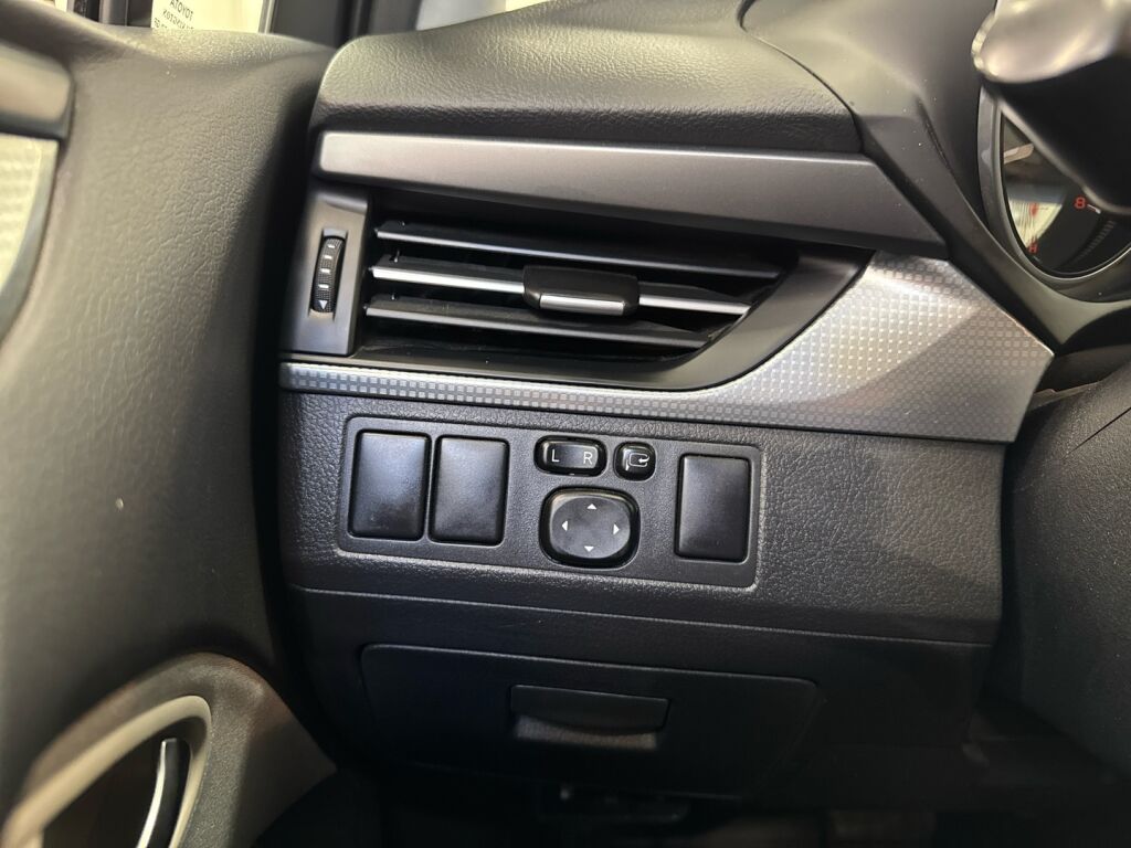 Toyota Avensis 2017 Sininen