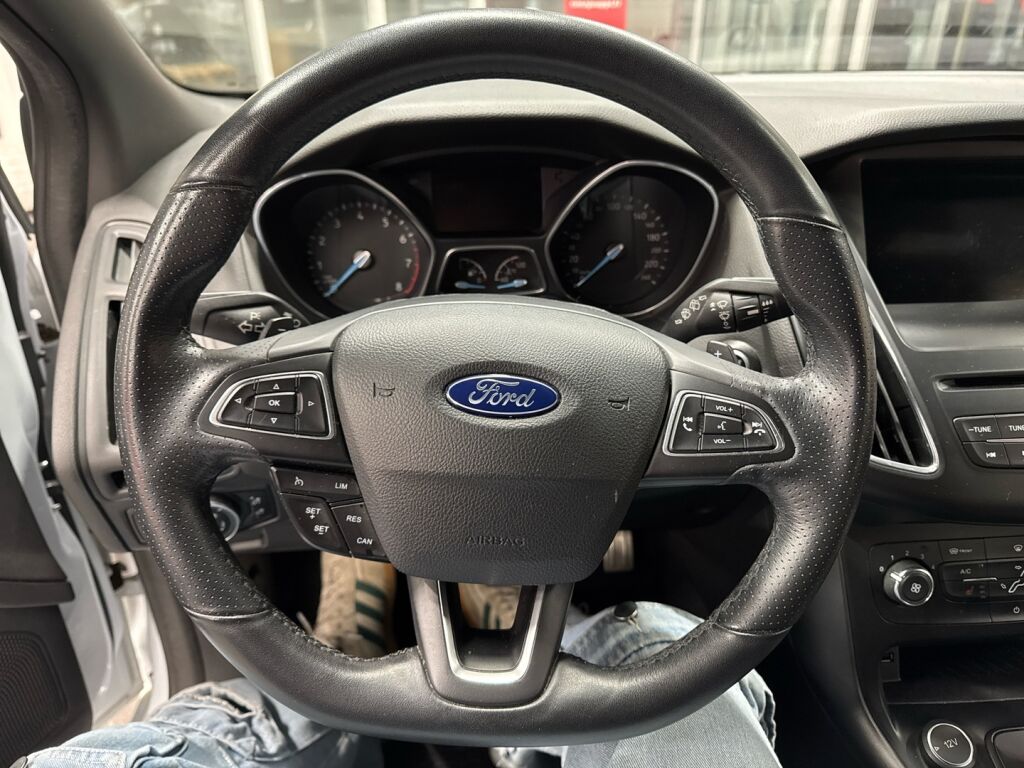 Ford Focus 2017 Valkoinen