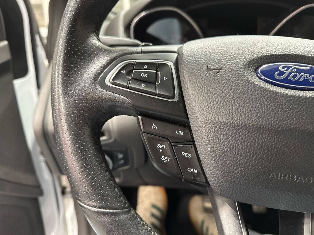 Ford Focus 2017 Valkoinen