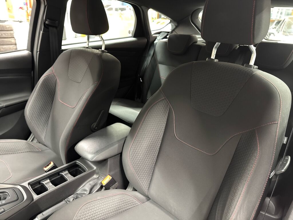 Ford Focus 2017 Valkoinen