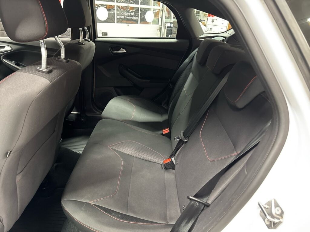 Ford Focus 2017 Valkoinen