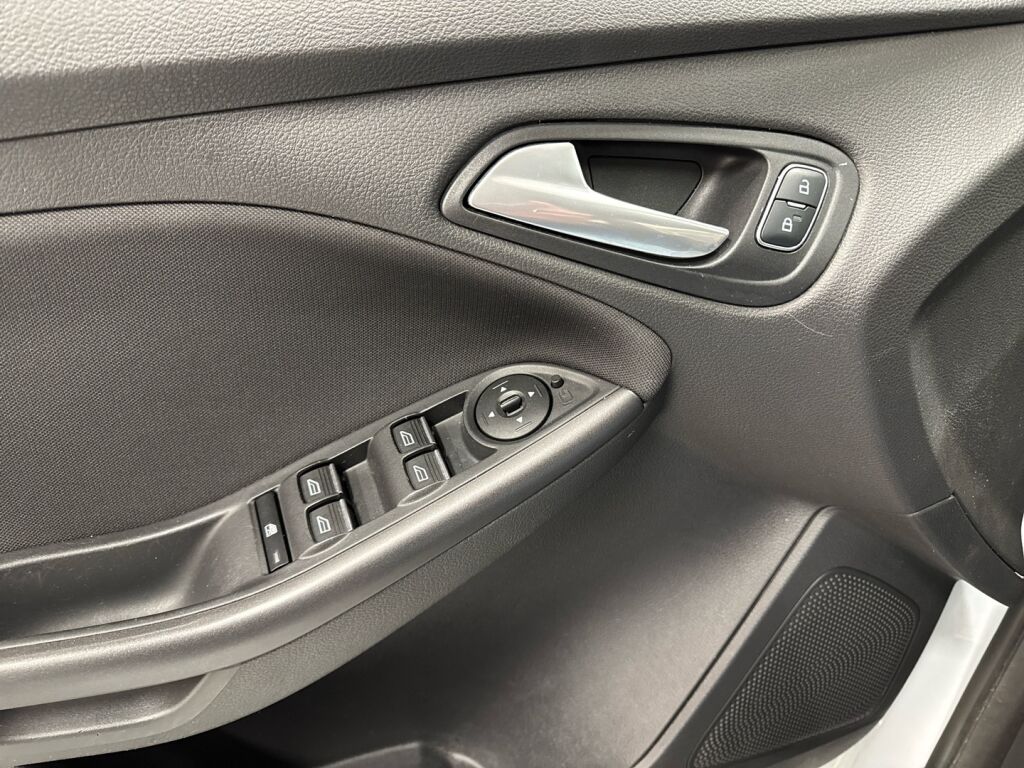 Ford Focus 2017 Valkoinen