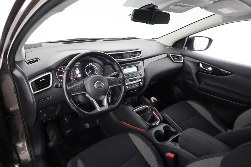 Nissan Qashqai 2018 Ruskea (beige)